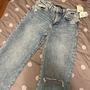 Brand new Mavi Jeans in the style Barcelona. 
Size 27, length 31.